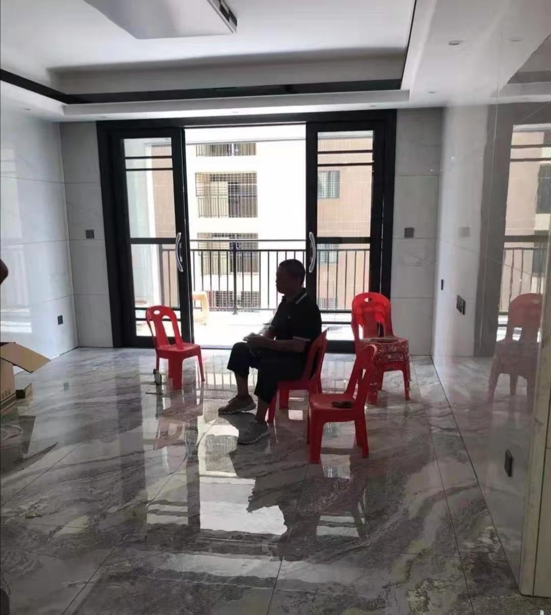 瓷砖师傅没贴好,应该如何追究责任(瓷砖师傅没贴好,应该如何追究责任呢) 瓷砖师傅没贴好,应该如何追究责任(瓷砖师傅没贴好,应该如何追究责任呢)